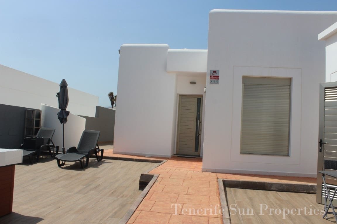 3 soveværelse Villa til salg i El Medano med garage - € 685.000 (Ref: 4222958)