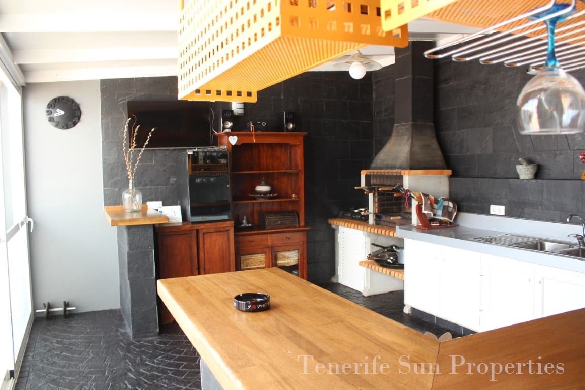 3 soveværelse Villa til salg i El Medano med garage - € 685.000 (Ref: 4222958)