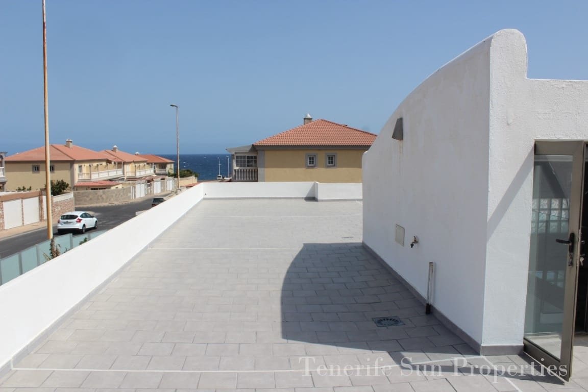 3 soveværelse Villa til salg i El Medano med garage - € 685.000 (Ref: 4222958)