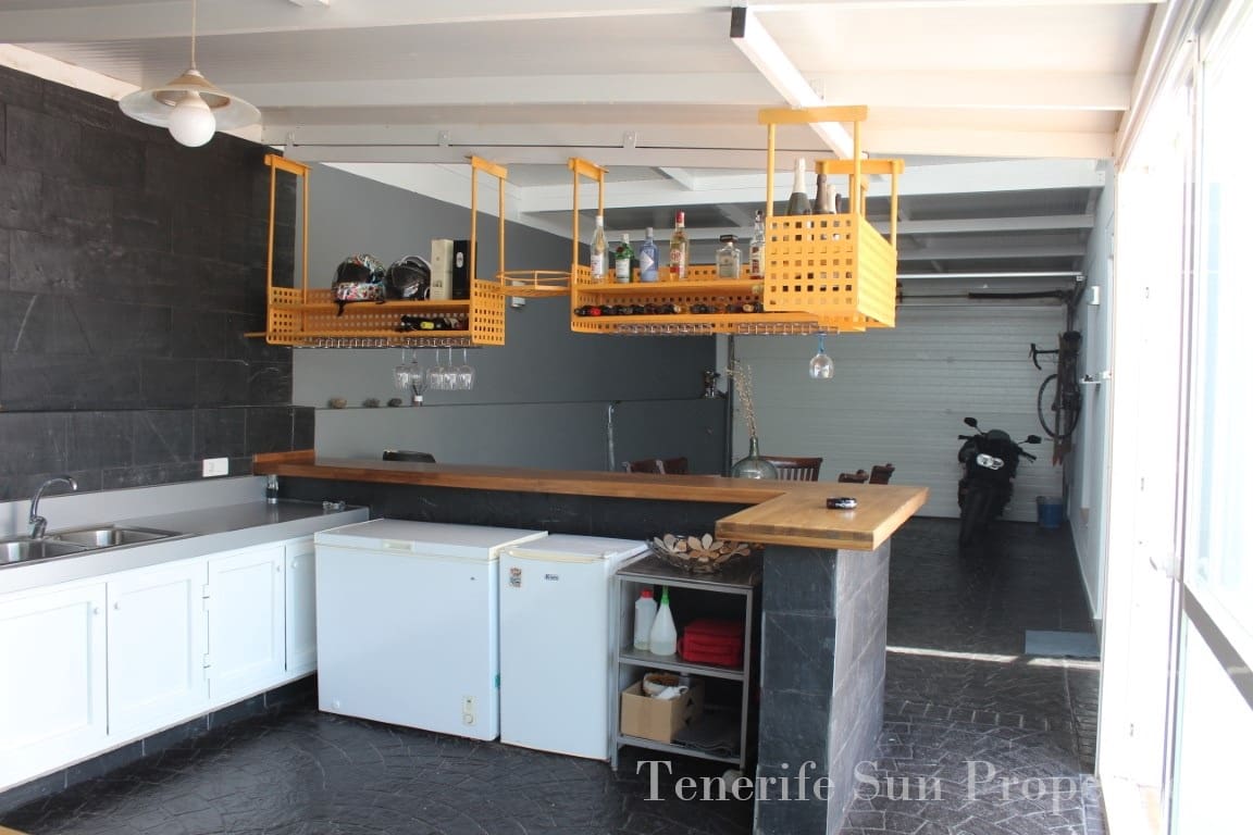 3 soveværelse Villa til salg i El Medano med garage - € 685.000 (Ref: 4222958)