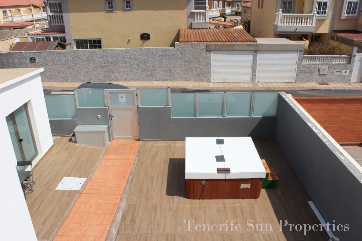 3 soveværelse Villa til salg i El Medano med garage - € 685.000 (Ref: 4222958)