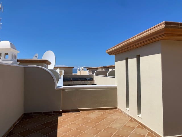 2 soveværelse Penthouse til salg i Los Gigantes med swimmingpool garage - € 655.463 (Ref: 5307920)