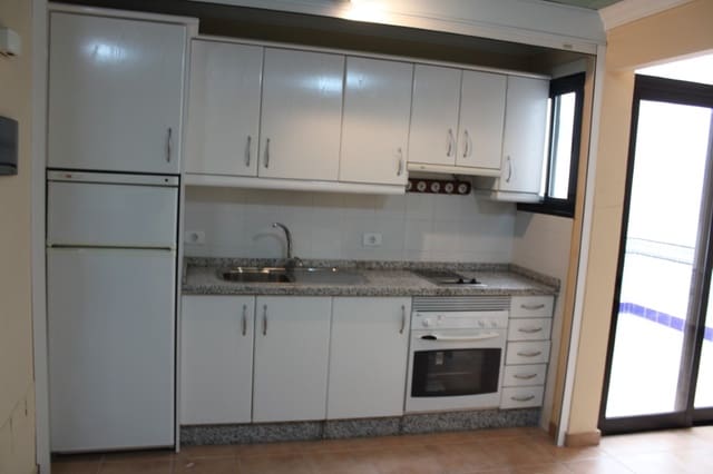 Kommersiell til salgs i Santa Cruz de Tenerife med garasje - € 200 000 (Ref: 6105903)