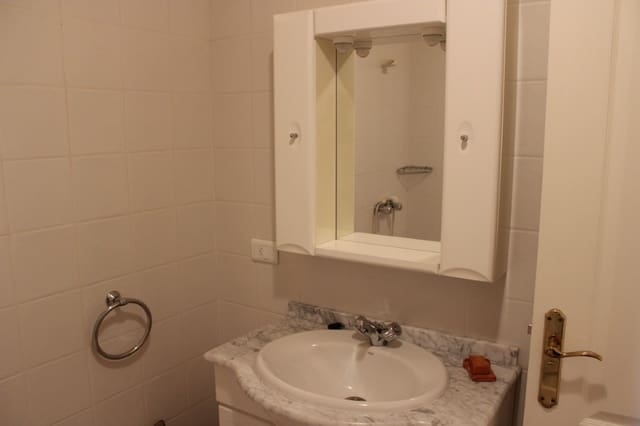 Kommersiell til salgs i Santa Cruz de Tenerife med garasje - € 200 000 (Ref: 6105903)