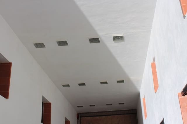 Kommersiell til salgs i Santa Cruz de Tenerife med garasje - € 200 000 (Ref: 6105903)