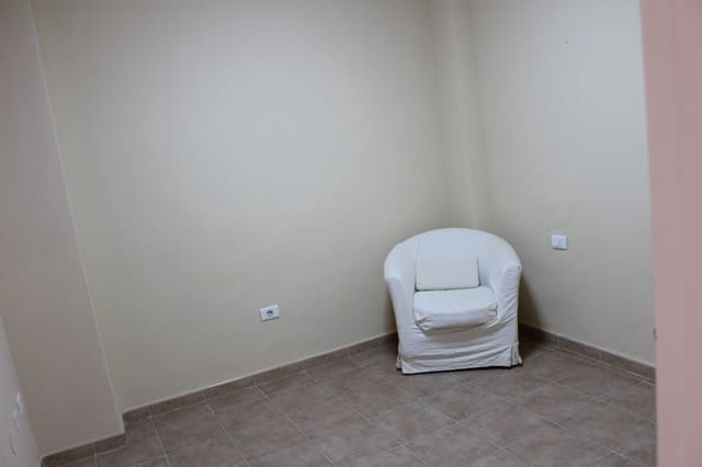 Kommersiell til salgs i Santa Cruz de Tenerife med garasje - € 200 000 (Ref: 6105903)