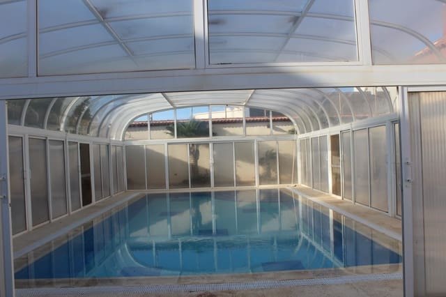 Villa til salgs i San Isidro de Abona, Granadilla de Abona med svømmebasseng garasje - € 650 000 (Ref: 7236592)