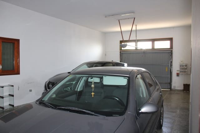 Villa til salgs i San Isidro de Abona, Granadilla de Abona med svømmebasseng garasje - € 650 000 (Ref: 7236592)