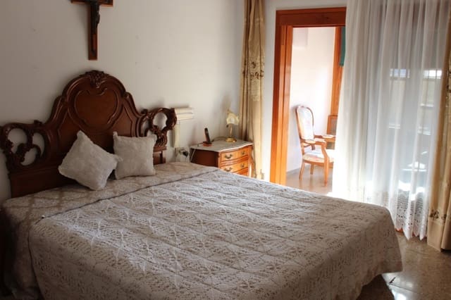 Villa til salgs i San Isidro de Abona, Granadilla de Abona med svømmebasseng garasje - € 650 000 (Ref: 7236592)