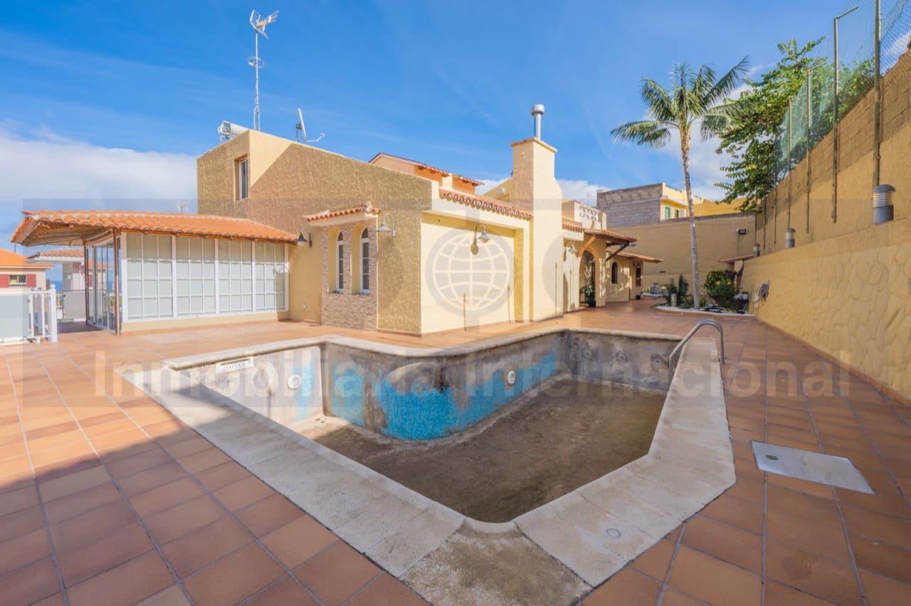 4 soveværelse Villa til salg i Puerto de la Cruz med swimmingpool garage - € 850.000 (Ref: 7337750)
