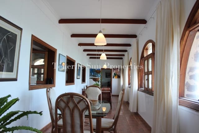 4 soveværelse Villa til salg i El Medano, Granadilla de Abona med garage - € 729.000 (Ref: 8210154)