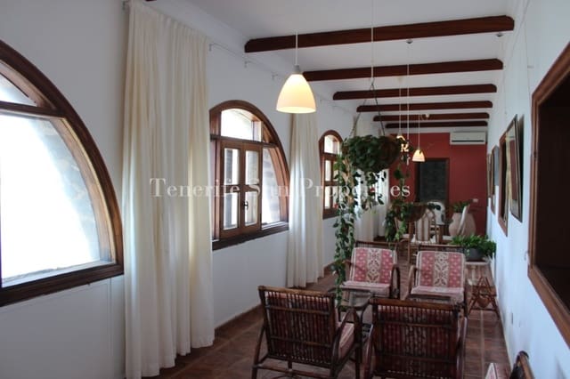 4 soveværelse Villa til salg i El Medano, Granadilla de Abona med garage - € 729.000 (Ref: 8210154)