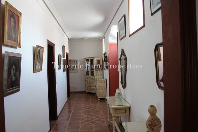 4 soveværelse Villa til salg i El Medano, Granadilla de Abona med garage - € 729.000 (Ref: 8210154)