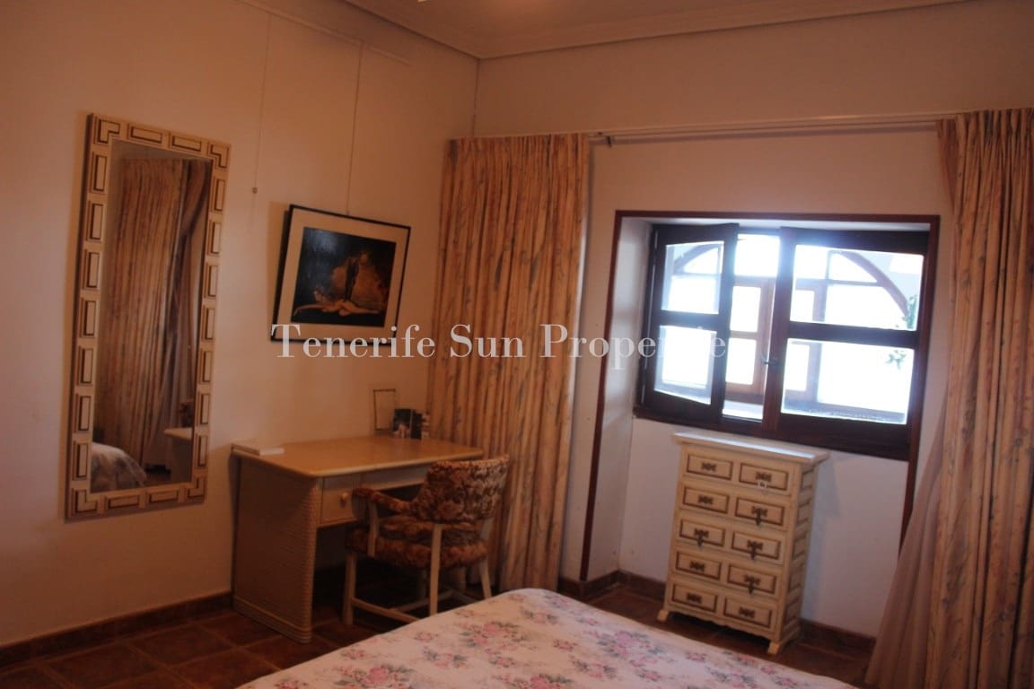 4 soveværelse Villa til salg i El Medano med garage - € 729.000 (Ref: 8210154)