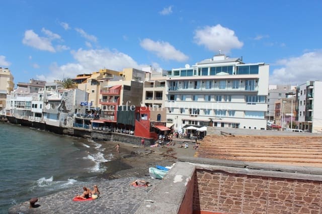 4 soveværelse Villa til salg i El Medano, Granadilla de Abona med garage - € 729.000 (Ref: 8210154)