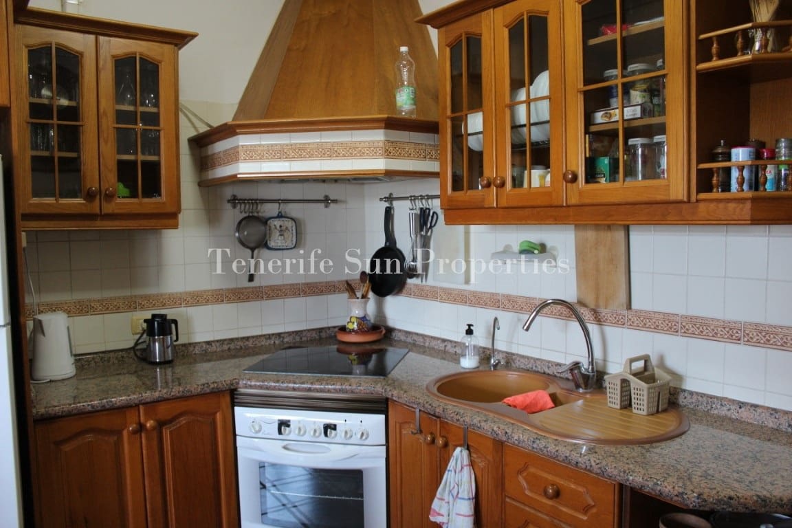 4 soveværelse Villa til salg i El Medano med garage - € 729.000 (Ref: 8210154)