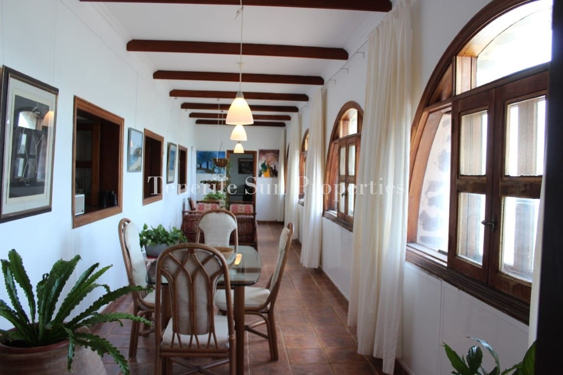 4 soveværelse Villa til salg i El Medano med garage - € 729.000 (Ref: 8210154)