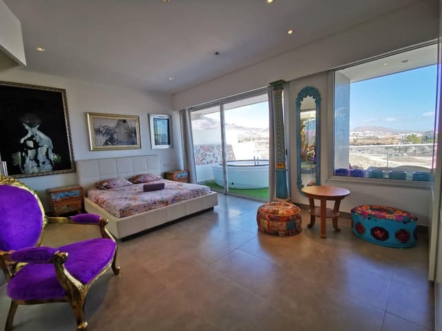 3 quarto Moradia para venda em La Caleta Adeje, Adeje com piscina garagem - 1 300 000 € (Ref: 8329177)
