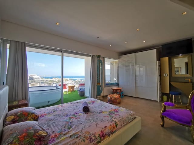 3 quarto Moradia para venda em La Caleta Adeje, Adeje com piscina garagem - 1 300 000 € (Ref: 8329177)