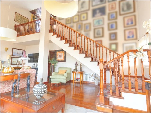 4 quarto Moradia para venda em La Esperanza, El Rosario com piscina garagem - 1 200 000 € (Ref: 8404303)