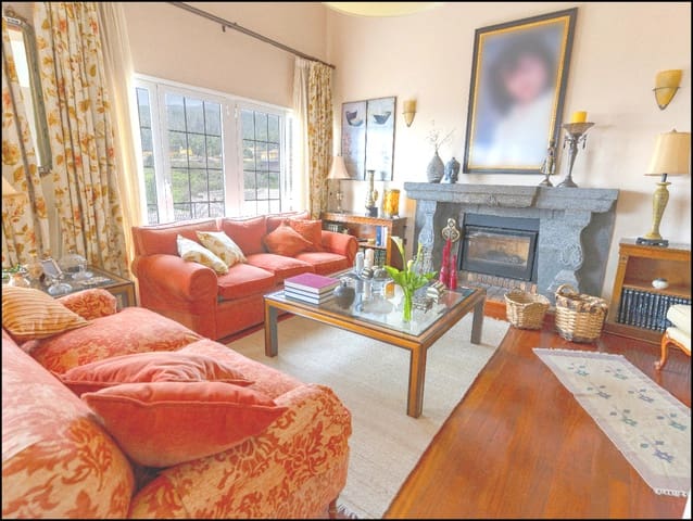 4 quarto Moradia para venda em La Esperanza, El Rosario com piscina garagem - 1 200 000 € (Ref: 8404303)