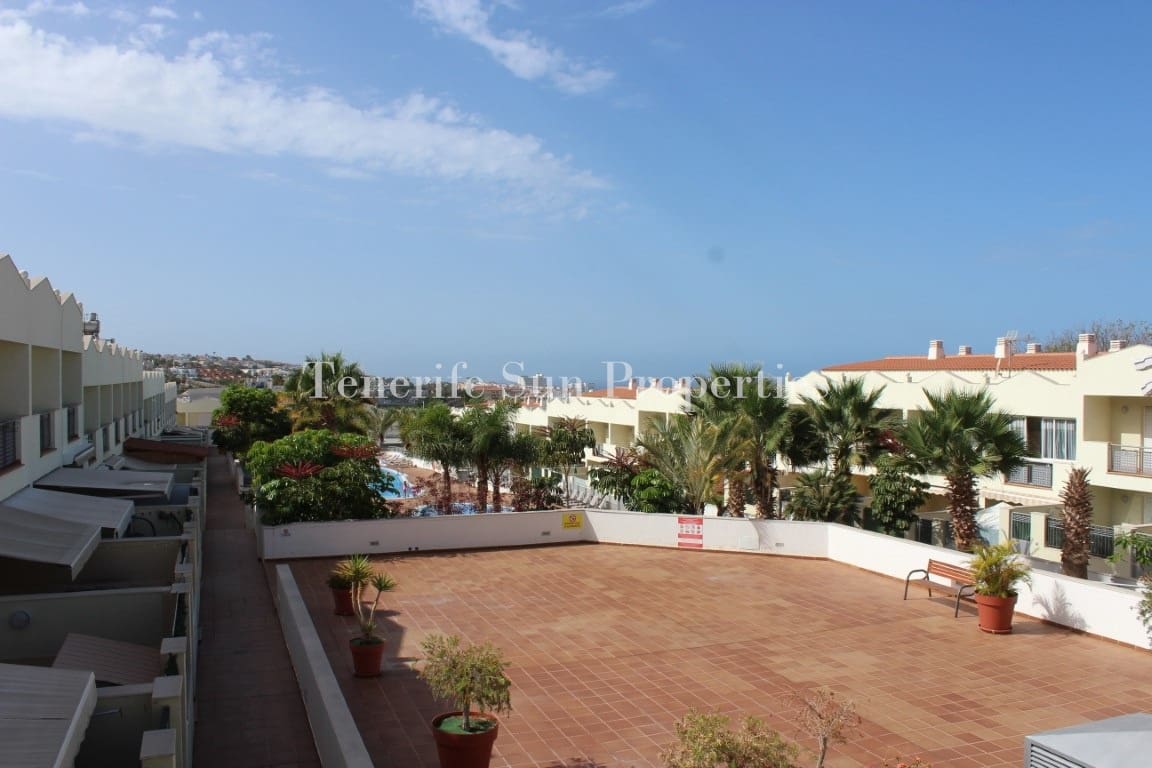 4 soverom Hus til salgs i Costa Adeje med svømmebasseng garasje - € 630 000 (Ref: 8480055)