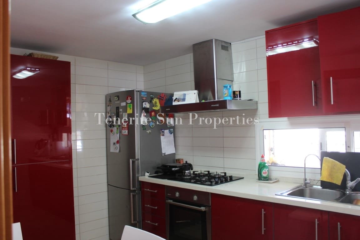 4 soverom Hus til salgs i Costa Adeje med svømmebasseng garasje - € 630 000 (Ref: 8480055)