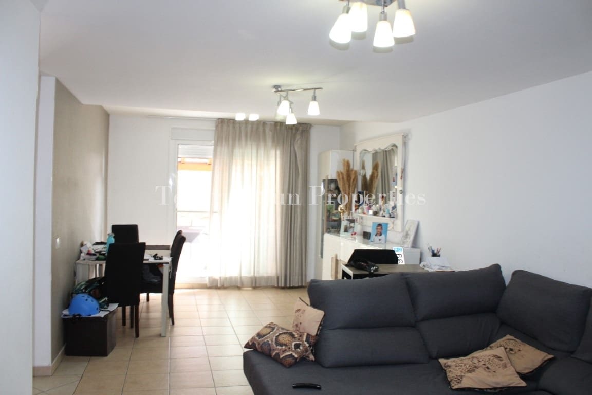 4 soverom Hus til salgs i Costa Adeje med svømmebasseng garasje - € 630 000 (Ref: 8480055)