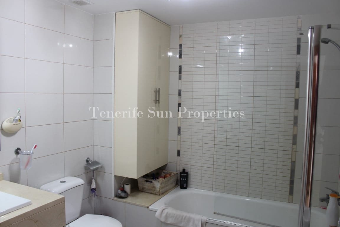 4 soverom Hus til salgs i Costa Adeje med svømmebasseng garasje - € 630 000 (Ref: 8480055)