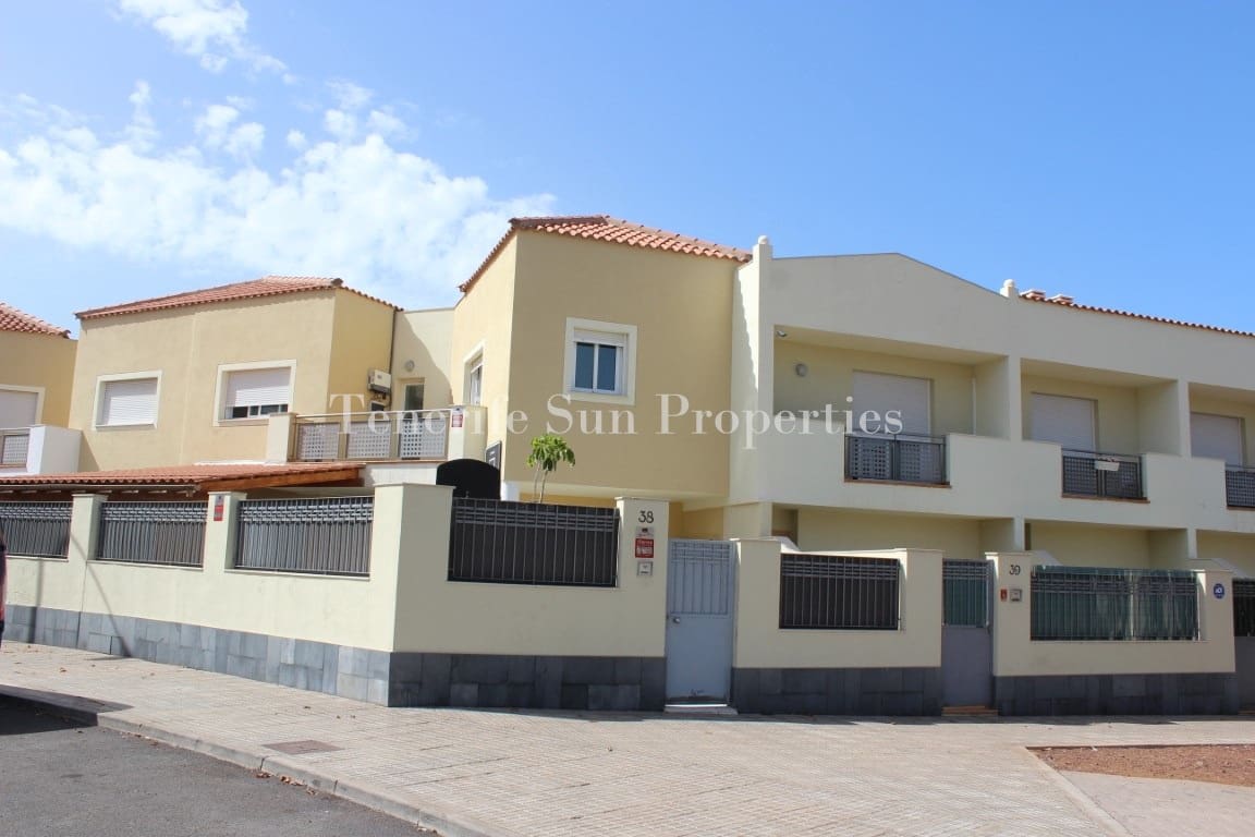 4 soverom Hus til salgs i Costa Adeje med svømmebasseng garasje - € 630 000 (Ref: 8480055)