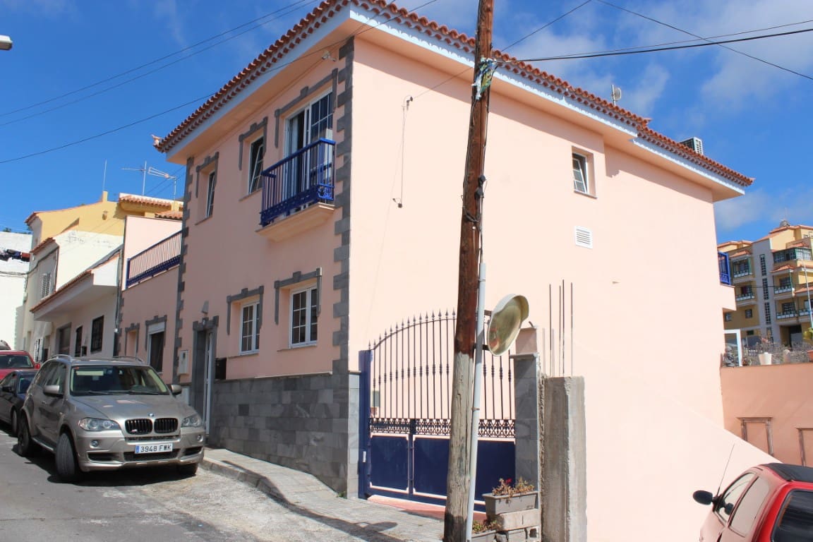 5 soveværelse Byhus til salg i Guia de Isora med garage - € 720.000 (Ref: 8585770)