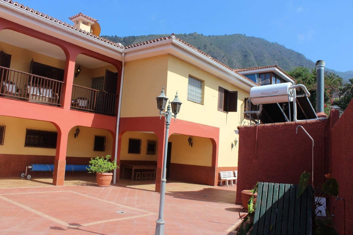 4 soveværelse Villa til salg i La Orotava med swimmingpool garage - € 650.000 (Ref: 8585774)