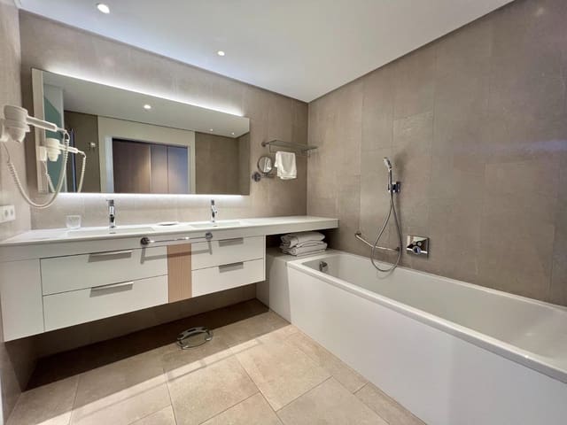 2 sypialnia Apartament na sprzedaż w Guía de Isora z basenem - 1 400 000 € (Ref: 8754563)