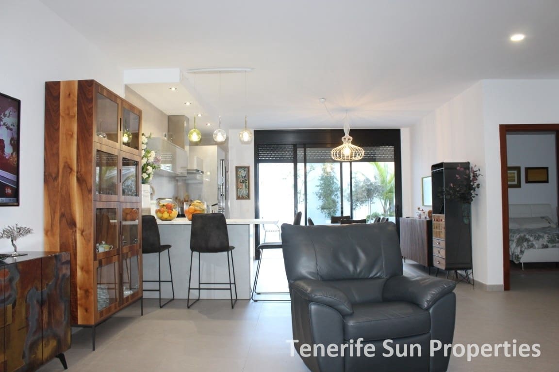 3 soveværelse Byhus til salg i San Isidro de Abona med garage - € 584.000 (Ref: 8846696)