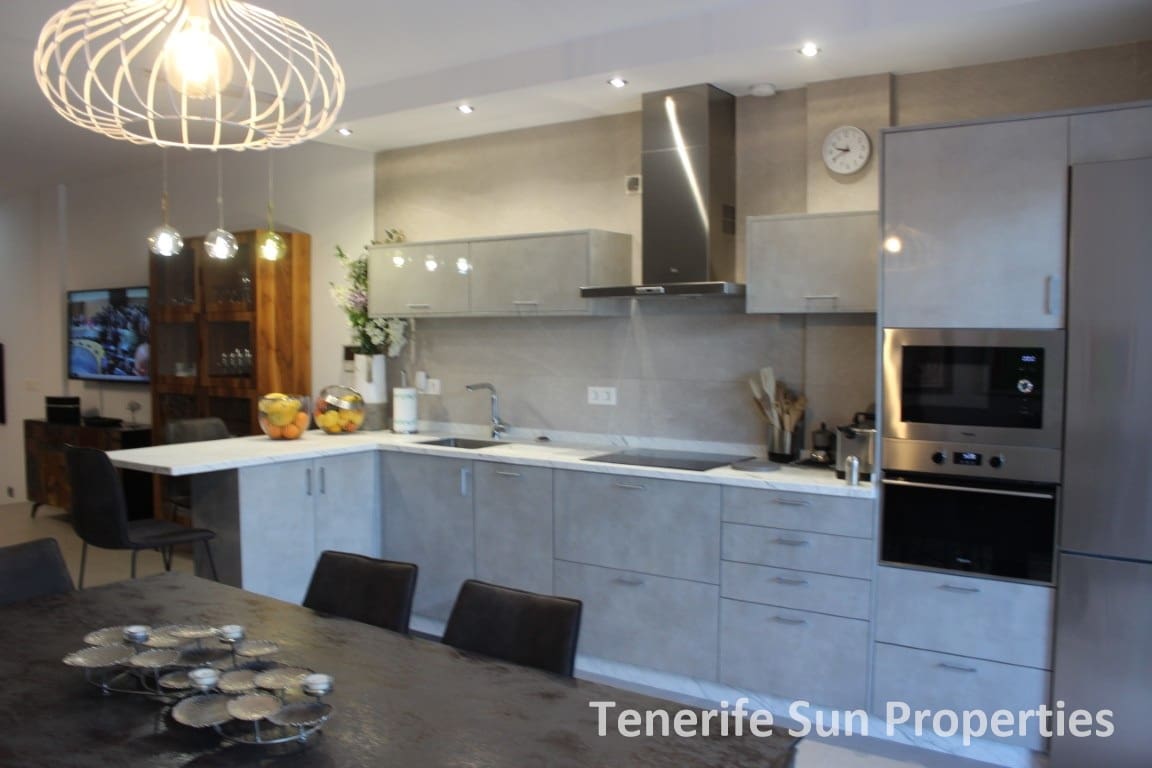 3 soveværelse Byhus til salg i San Isidro de Abona med garage - € 584.000 (Ref: 8846696)