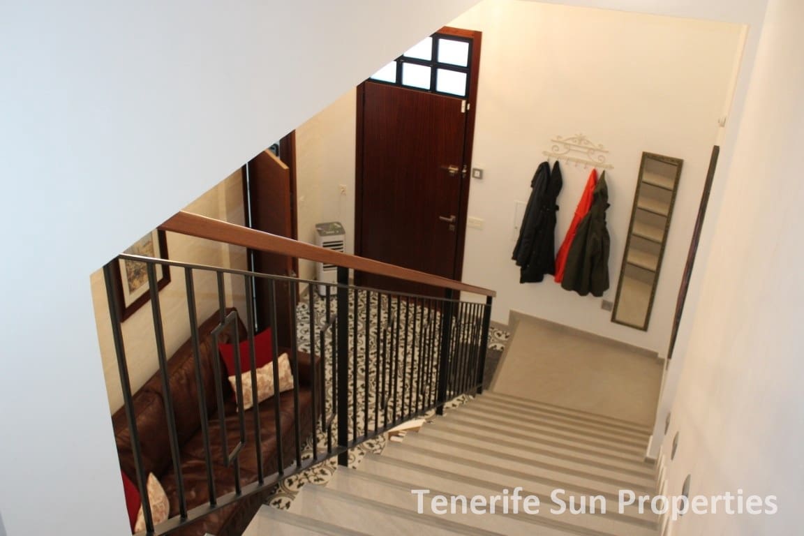 3 soveværelse Byhus til salg i San Isidro de Abona med garage - € 584.000 (Ref: 8846696)