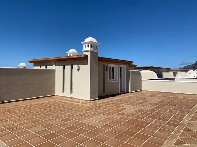 2 soveværelse Penthouse til salg i Los Gigantes med swimmingpool garage - € 550.883 (Ref: 8865805)