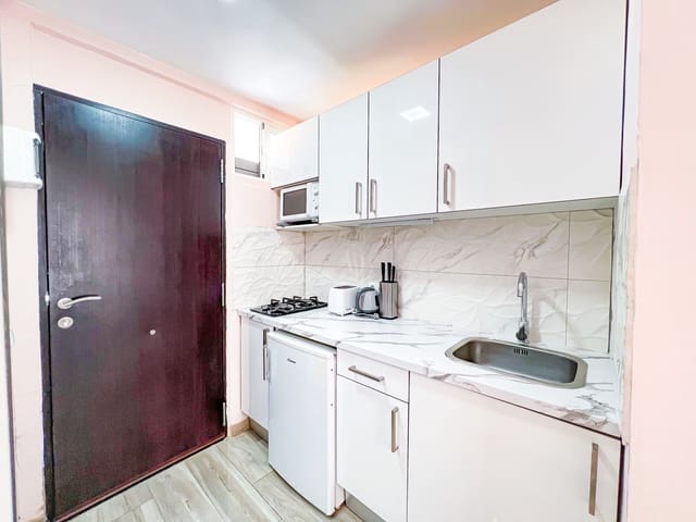 1 makuuhuone Yksiö myytävänä paikassa Playa de las Américas, Adeje mukana uima-altaan 
autotalli - 220 000 € (Ref: 9084640)