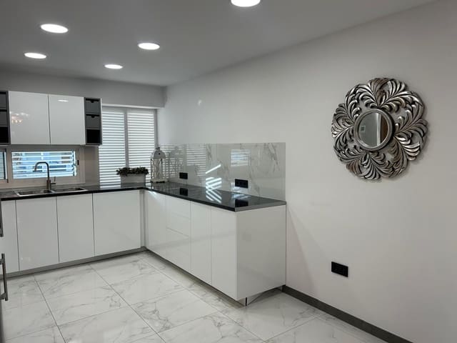 4 sovrum Hus till salu i Adeje med pool garage - 650 000 € (Ref: 9093317)