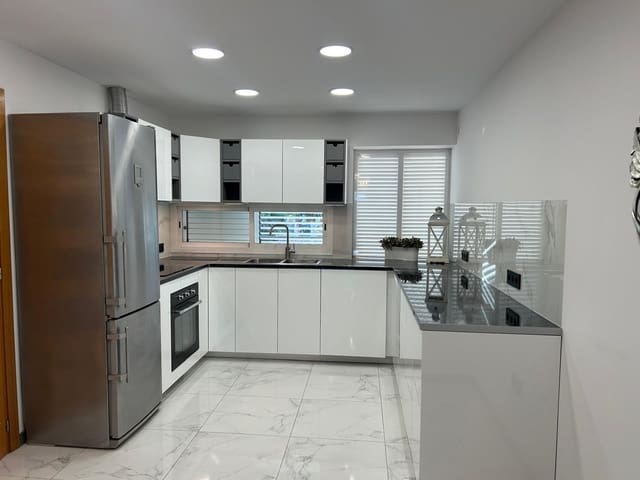 4 sovrum Hus till salu i Adeje med pool garage - 650 000 € (Ref: 9093317)