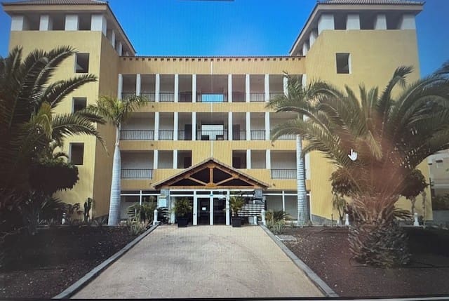 2 soveværelse Lejlighed til salg i Los Cristianos med swimmingpool garage - € 495.000 (Ref: 9251503)