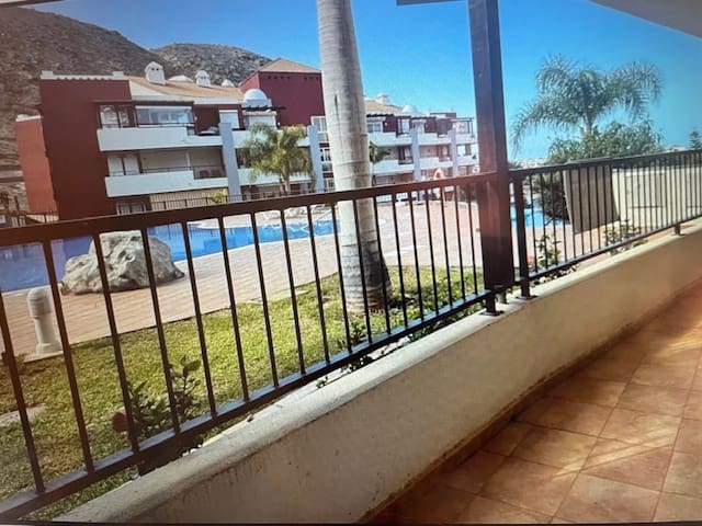2 soveværelse Lejlighed til salg i Los Cristianos, Arona med swimmingpool garage - € 495.000 (Ref: 9251503)