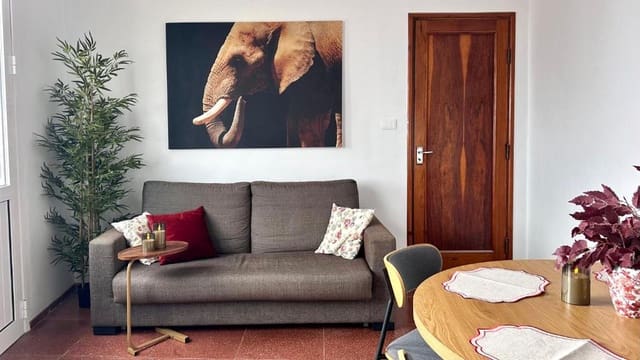 8 bedroom Townhouse for sale in Guía de Isora with garage - € 699,000 (Ref: 9332698)