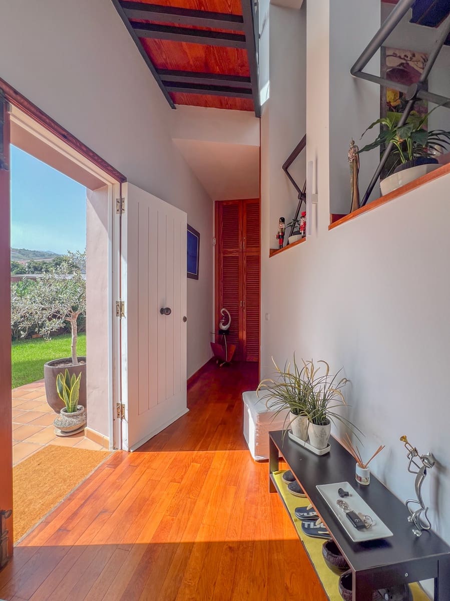 5 slaapkamer Villa te koop in Tacoronte met zwembad garage - € 910.000 (Ref: 9337224)