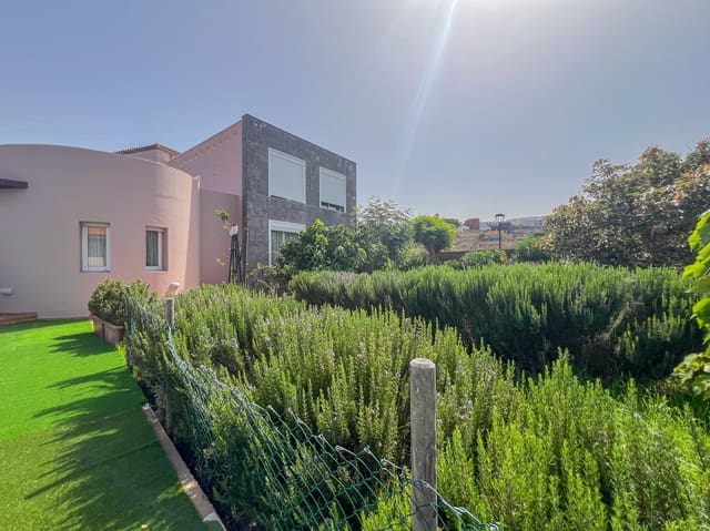 5 slaapkamer Villa te koop in Tacoronte met zwembad garage - € 910.000 (Ref: 9337224)