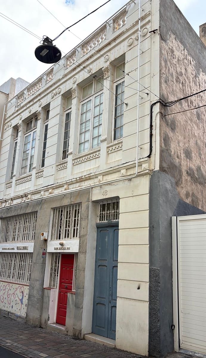 Kommersiell til salgs i Santa Cruz de Tenerife - € 800 000 (Ref: 9420461)