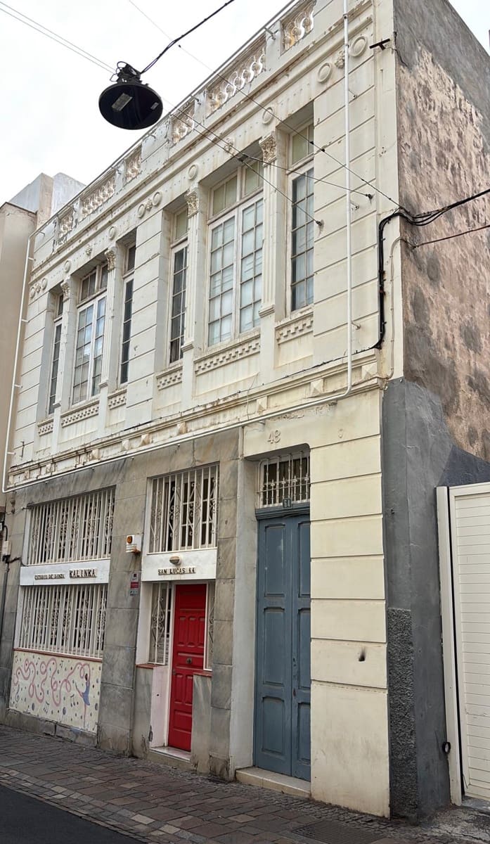 Kommersiell til salgs i Santa Cruz de Tenerife - € 800 000 (Ref: 9420461)