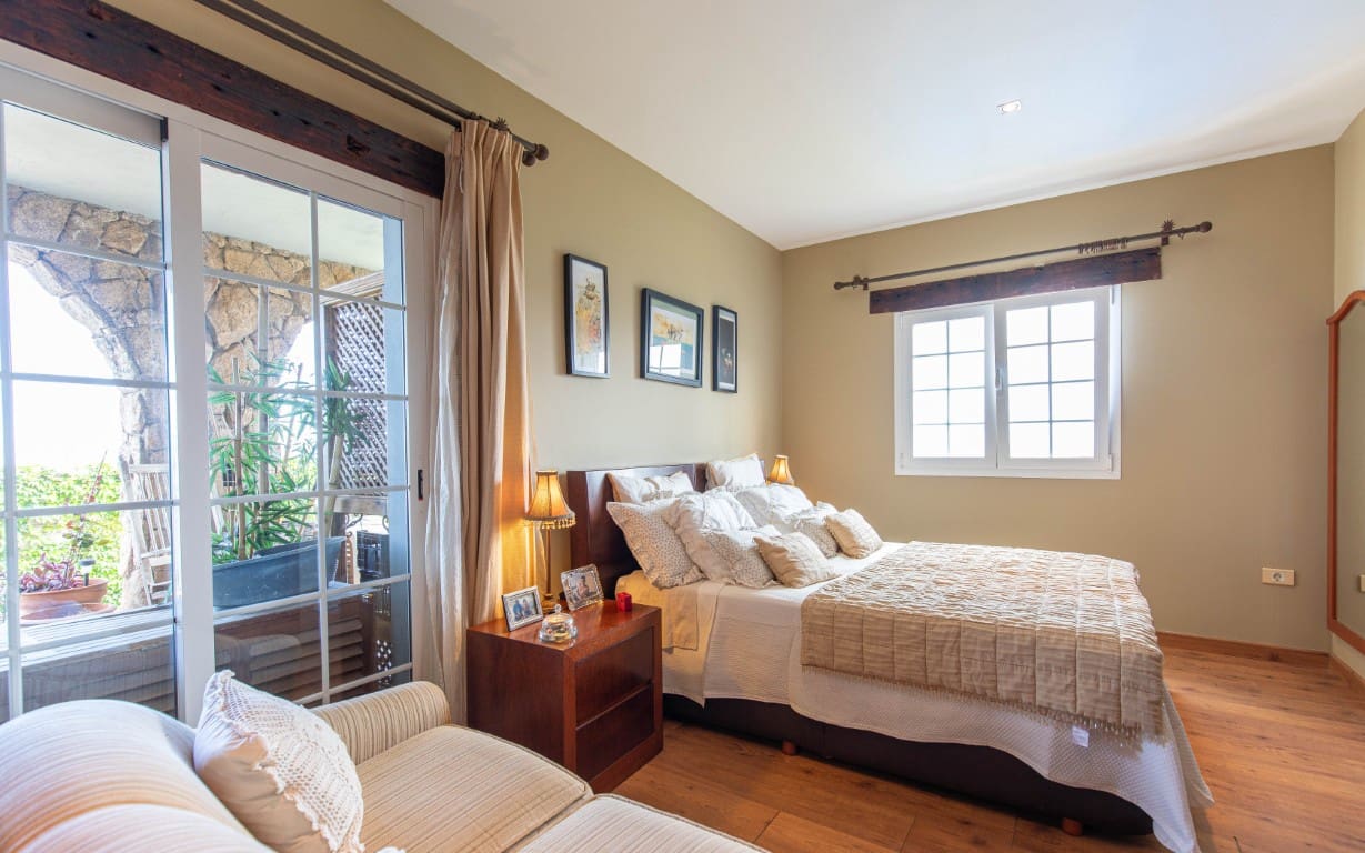 4 bedroom Villa for sale in El Sauzal with pool - € 1,200,000 (Ref: 9725060)