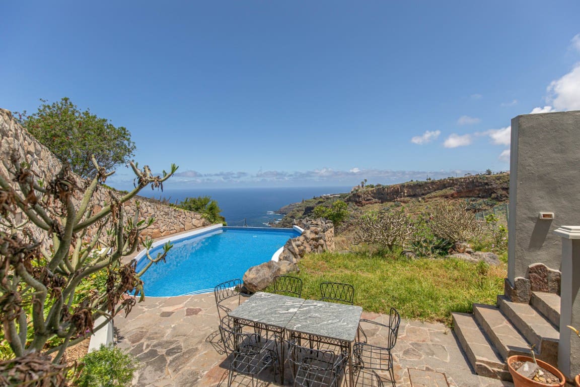 4 bedroom Villa for sale in El Sauzal with pool - € 1,200,000 (Ref: 9725060)