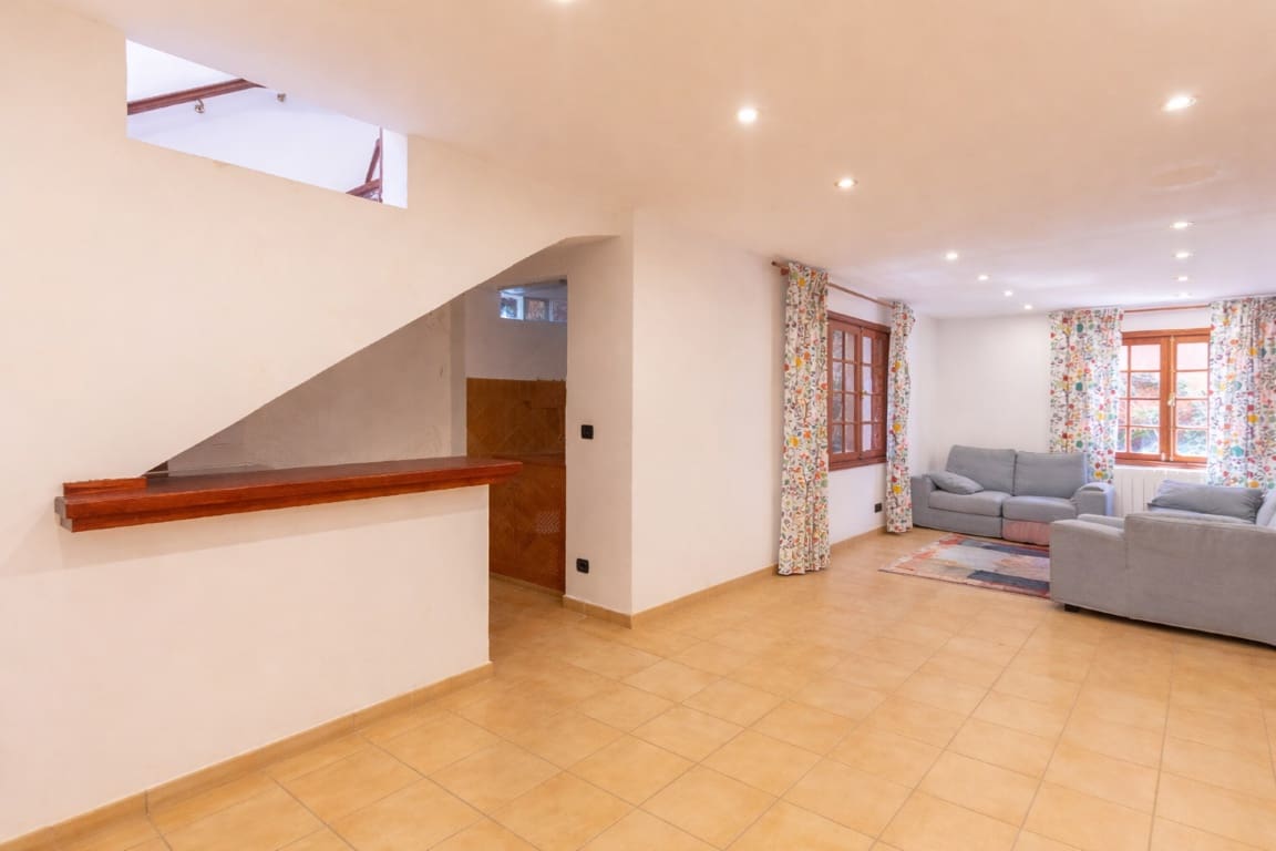 5 bedroom Villa for sale in Tacoronte with pool garage - € 2,700,000 (Ref: 9725100)